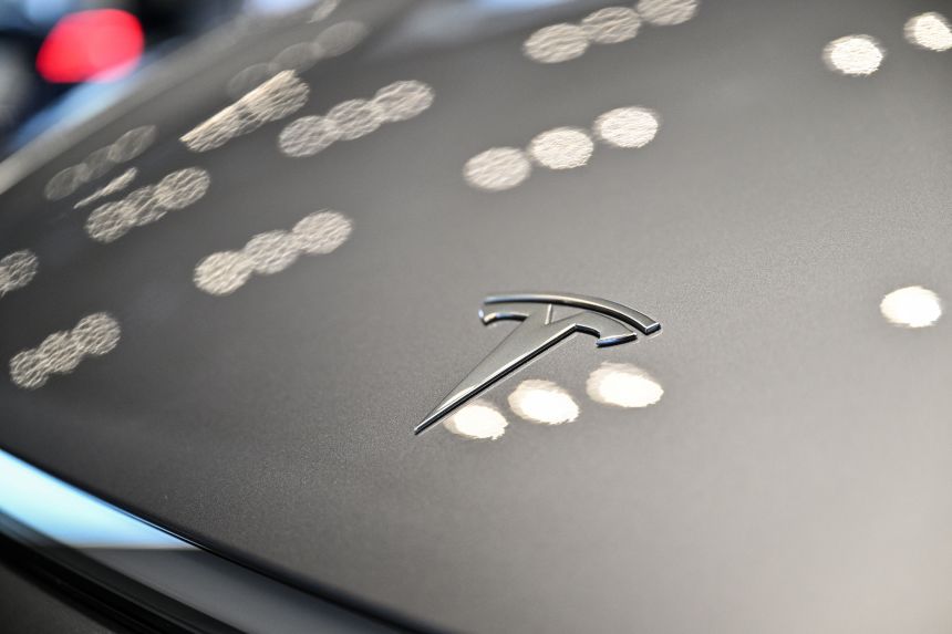 Tesla Китай: Падане продажбите