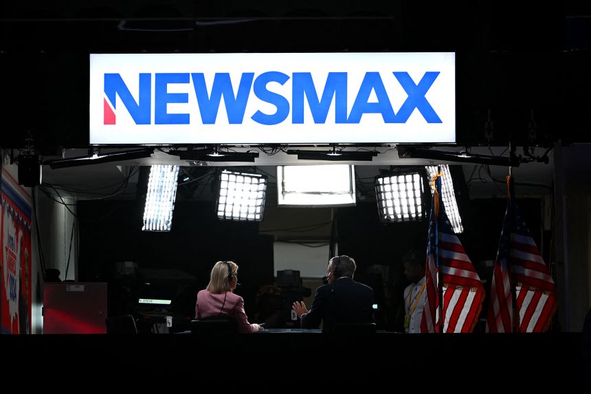 Съд Отхвърля Дело на Newsmax срещу Fox News