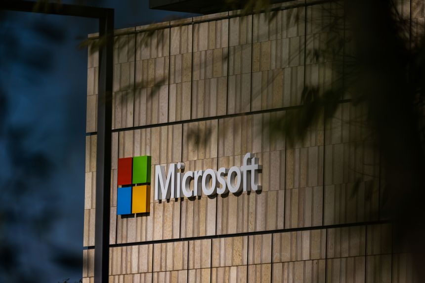 Microsoft Съкращава
