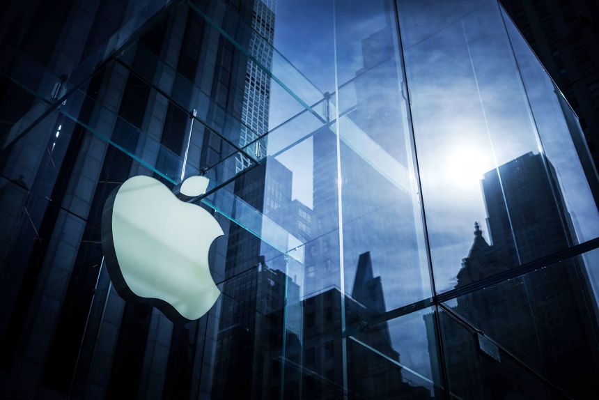 Apple Судит за Антисемитизъм