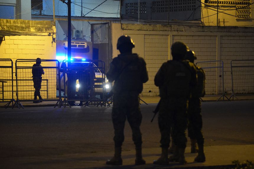 Затворници в затвора