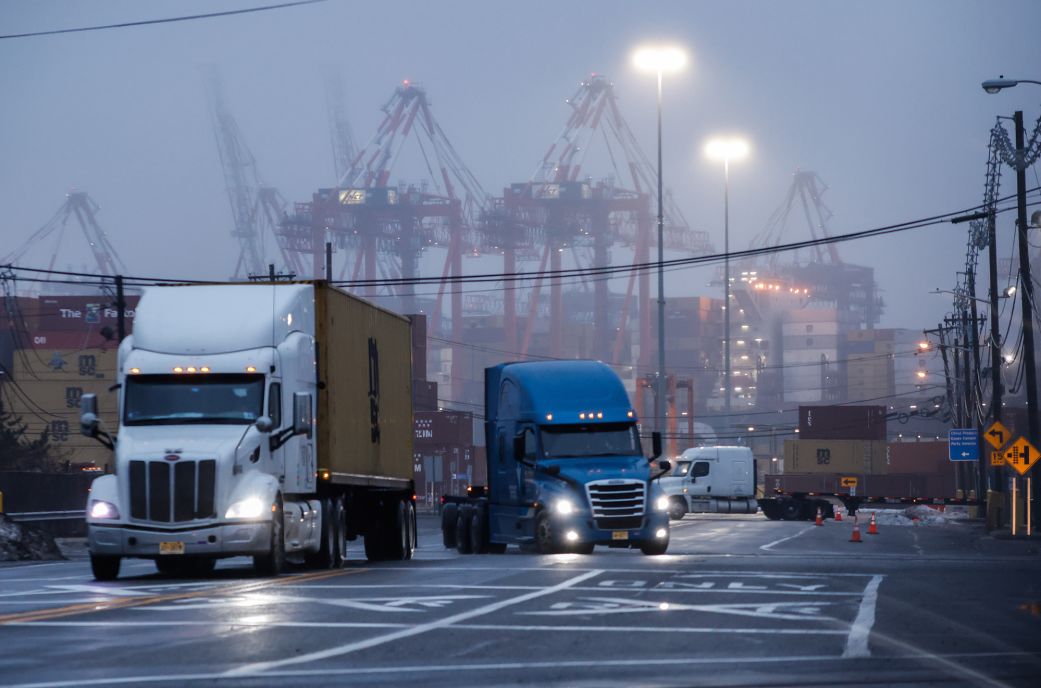 Петролът повишава цените.