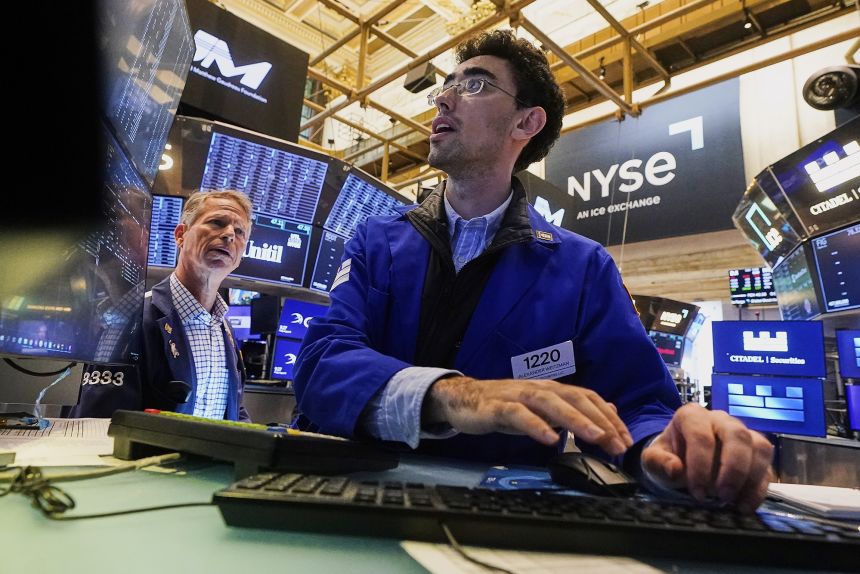 Dow Climbs to New High After Powell's Remarks