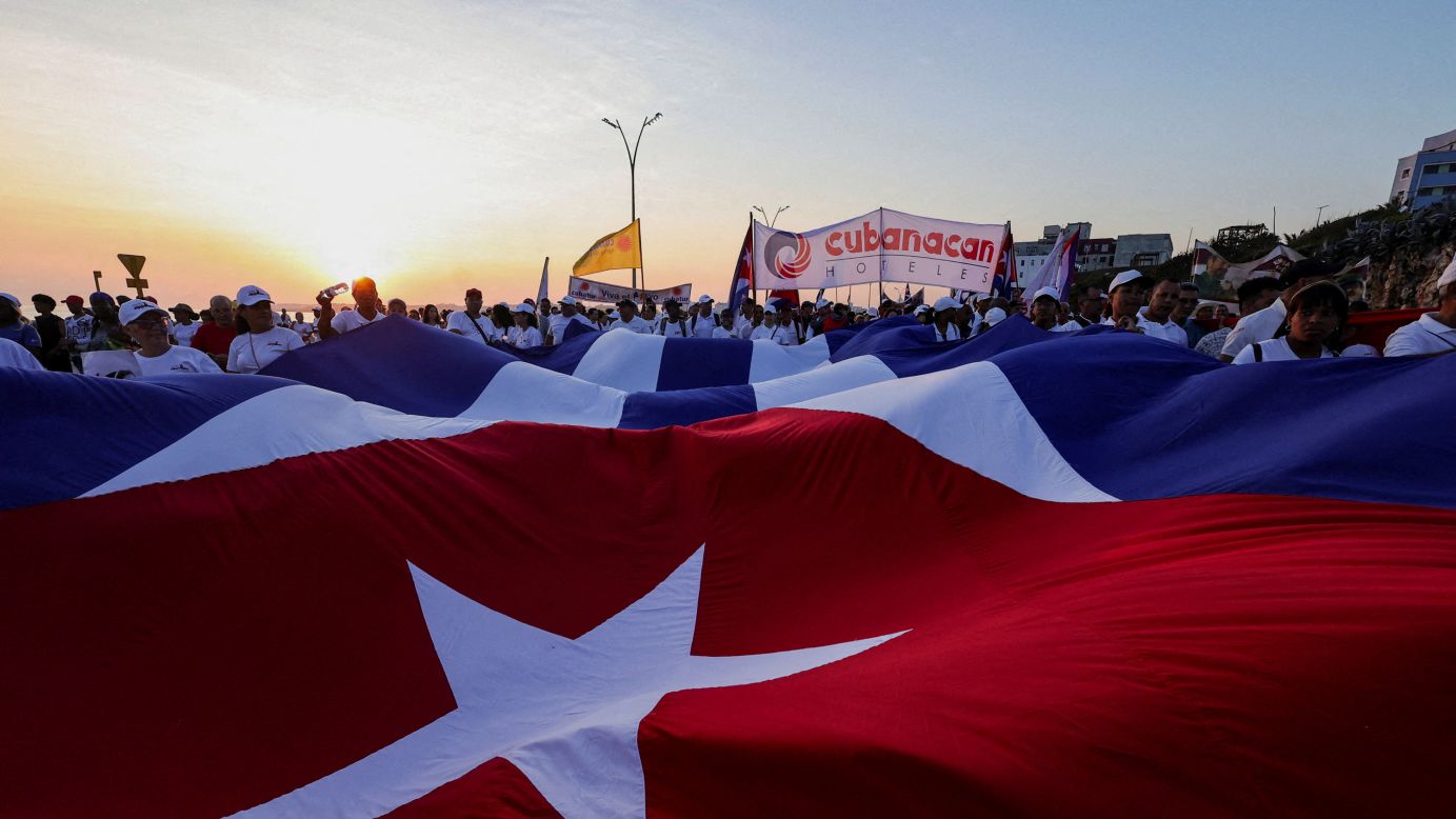 Cuba: Conflict Looming (19 char)

Предупреждение за конфликт (21 char)
