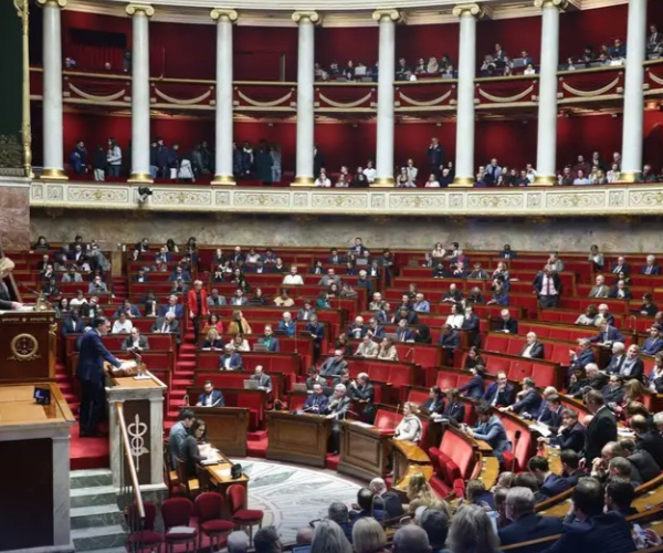 Южна Корея след скандала с военното положение и Франция без мнозинство