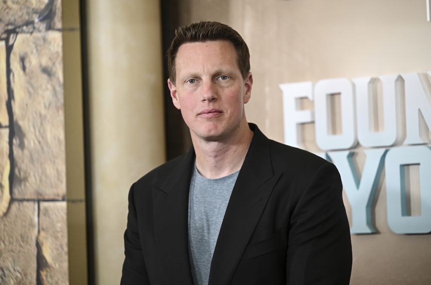 Paramount Подкрепя CNN
