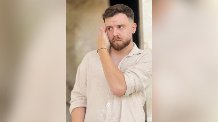 Иранският протестър (19)
