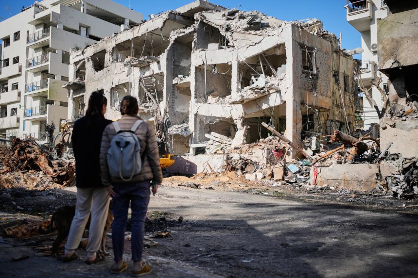 Близкият изток е в хаос след седмица на насилие.