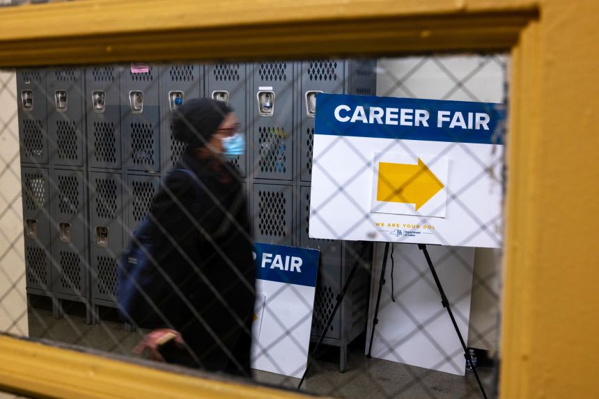 Наемане забавя (Namane zabavya)
