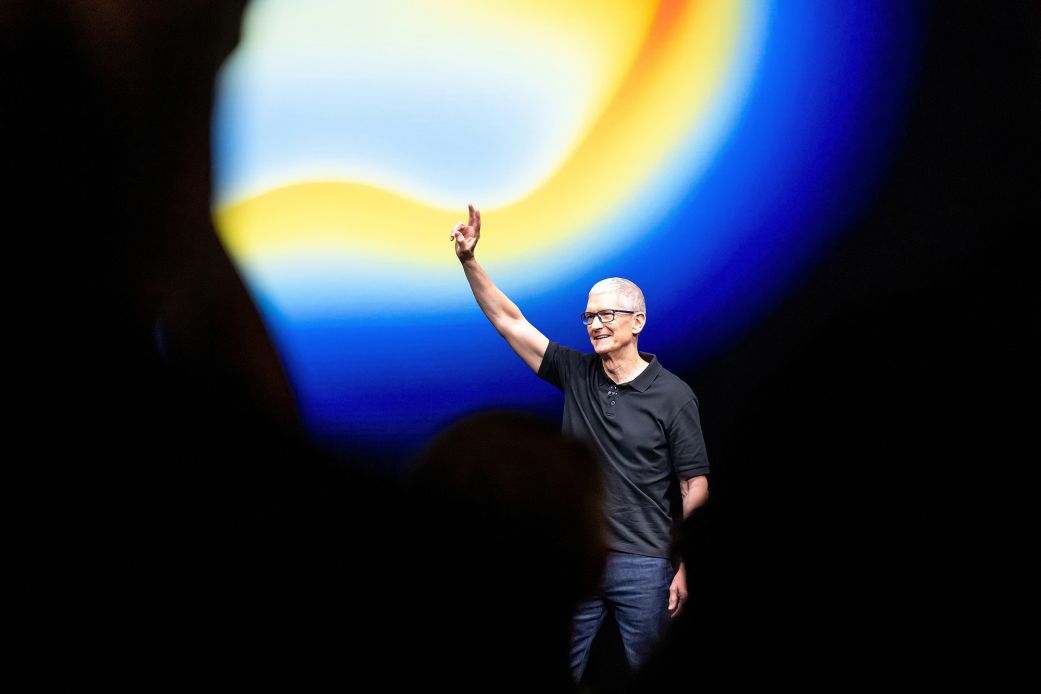 Кук напуска Apple
