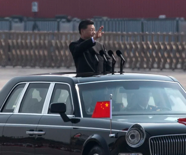 Военни чистки в Китай: какво означава възходът на Миaо Хуа?