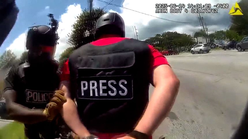 Депортиран Журналист