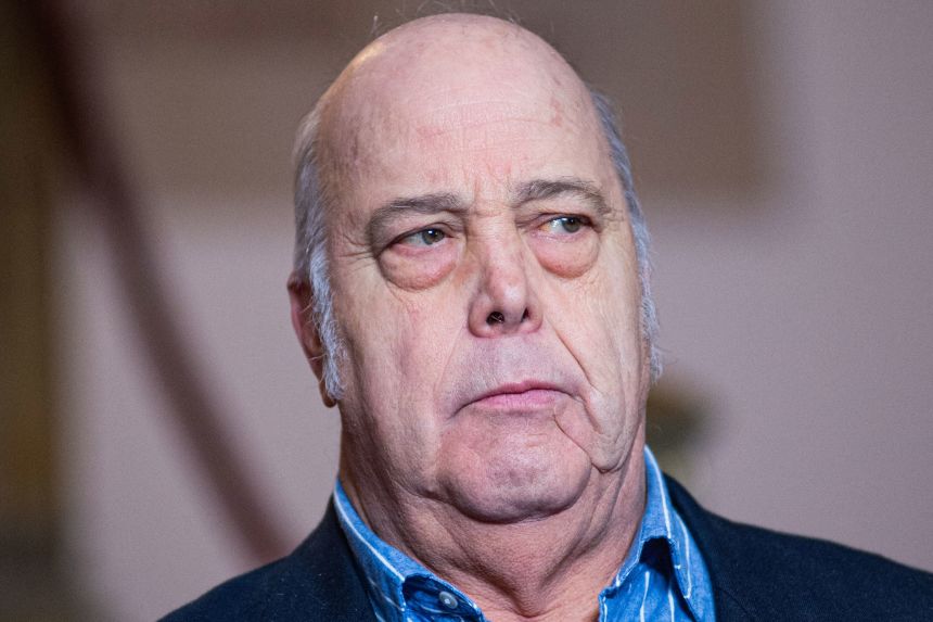 Колумбия призовава посланика обратно.